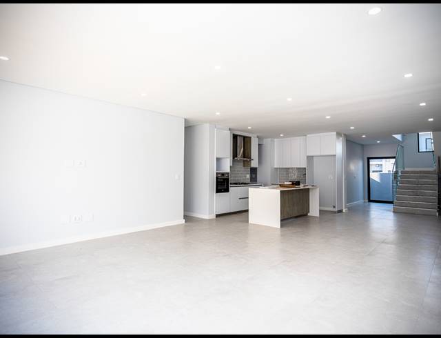 4 BEDROOM FREEHOLD FOR SALE IN SANDOWN